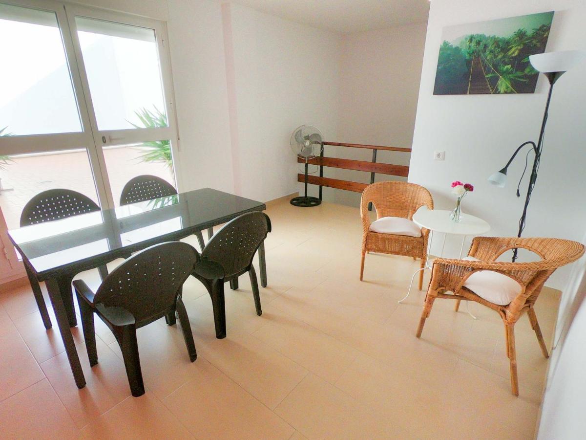 Noria Is A Comfortable Apartment With Patio And Large Terrace In Conil Conil De La Frontera Ngoại thất bức ảnh